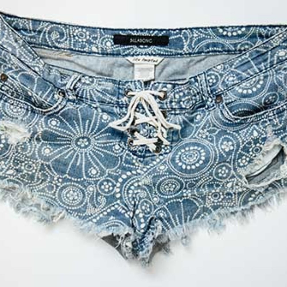 Billabong Lite Hearted Floral Shorts | Sz 28